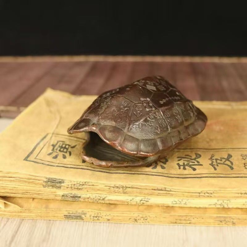 Vintage Copper Alloy Turtle Shell Hand Piece Fortune Desktop Ornament (Aged)