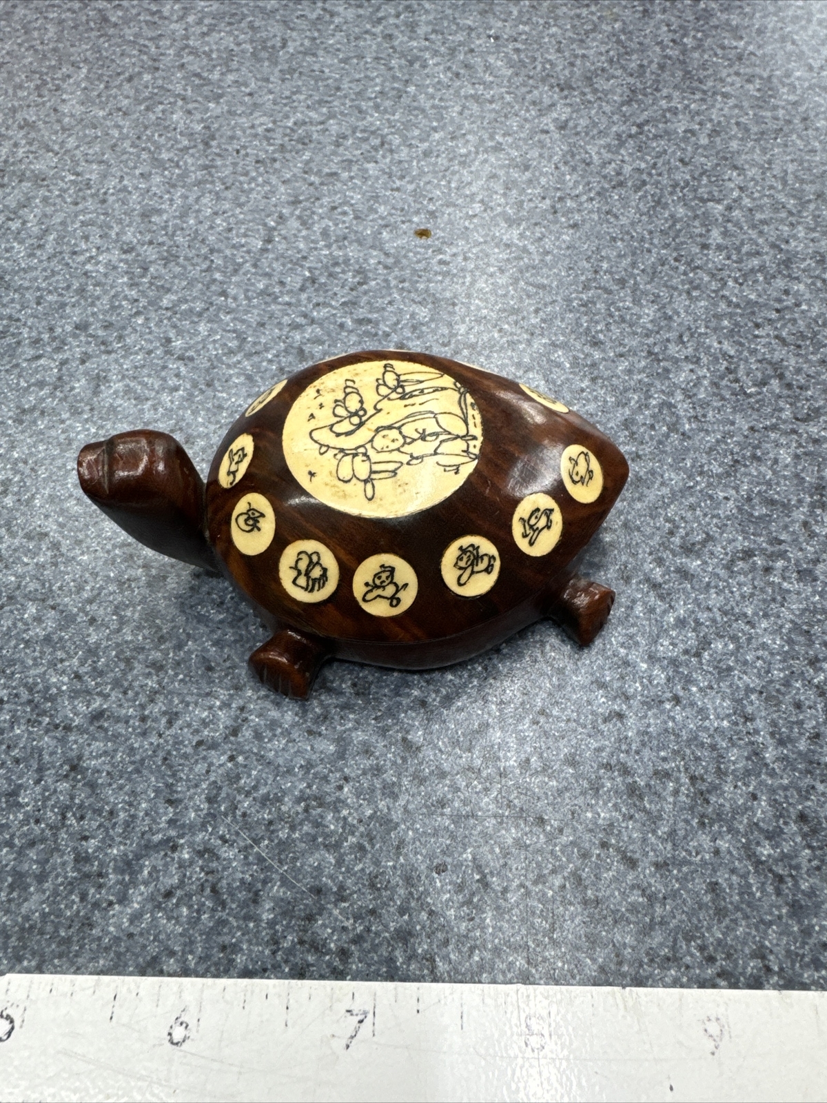 VINTAGE CARVED WOOD TURTLE OPENS TO COMPASS WITH INLAID CHINESE ZODIAC SIGNS