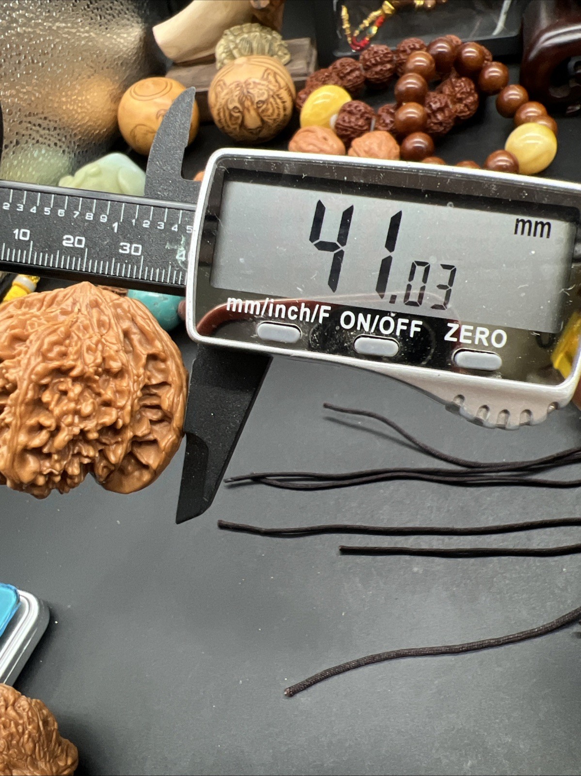 Pair of Match Chinese Health Walnut 41×40×36mm 精配文玩核桃～矮桩满天星
