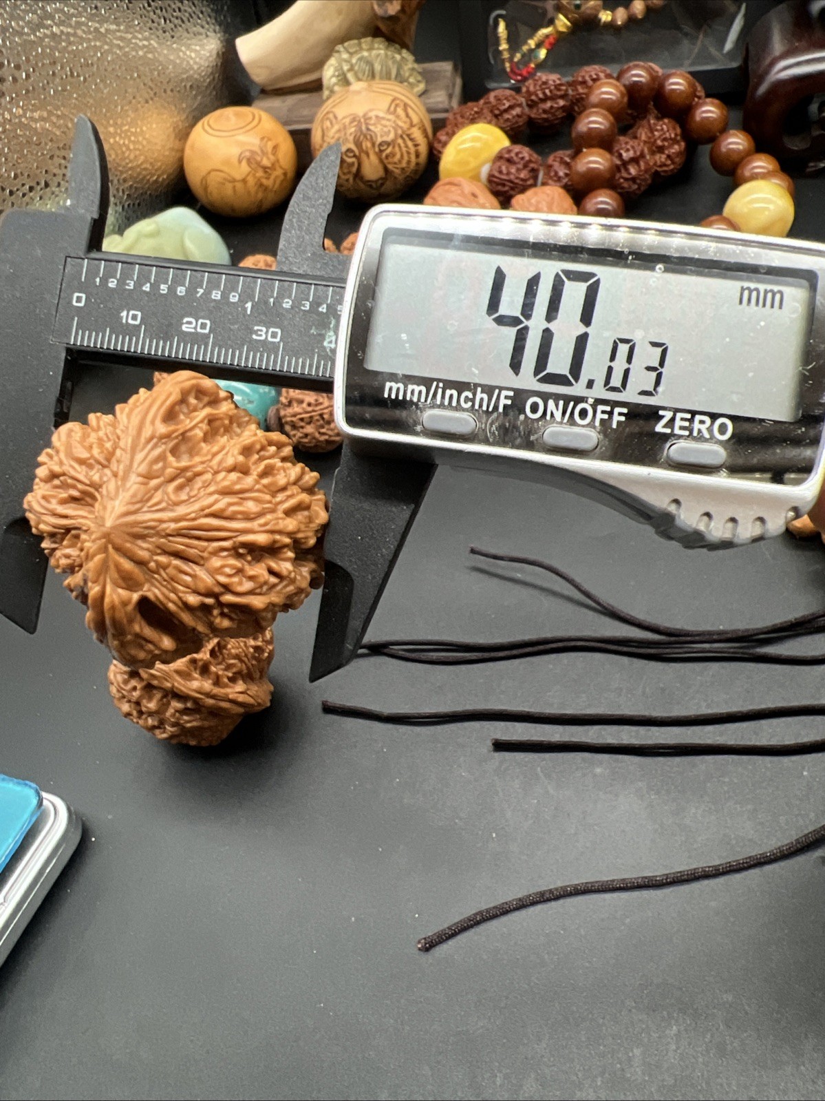 Pair of Match Chinese Health Walnut 41×40×36mm 精配文玩核桃～矮桩满天星