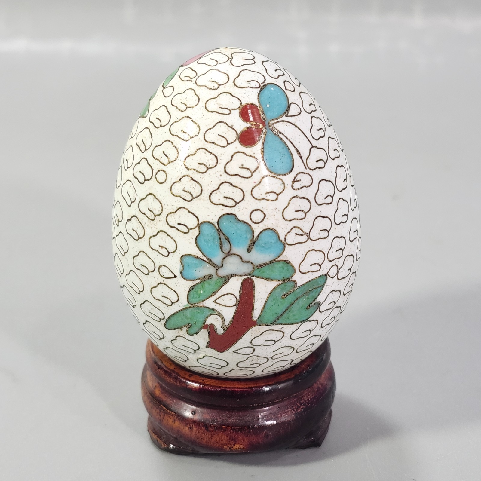 Asian Decor Chinese Cloisonne Egg on Stand 3” White with Cloud and Floral Art