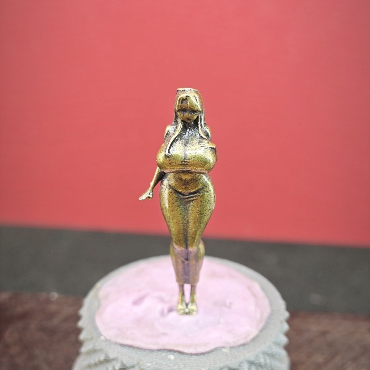 Brass 1:64 Scale Miniature Female Figure Statue 39mm Desk Decor Collectible