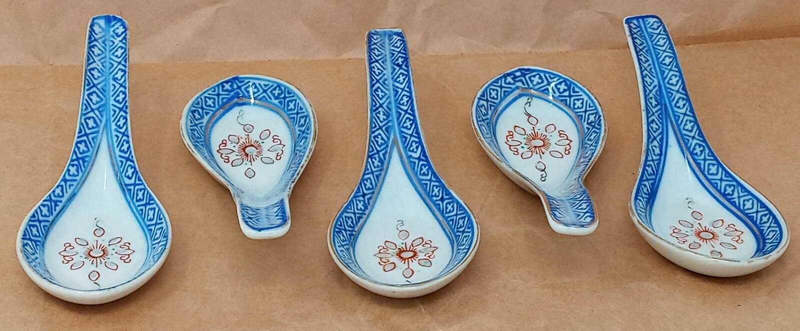 Rice Pattern Porcelain Ceramic Ramen Soup Spoons set of 5 white w/ blue & red