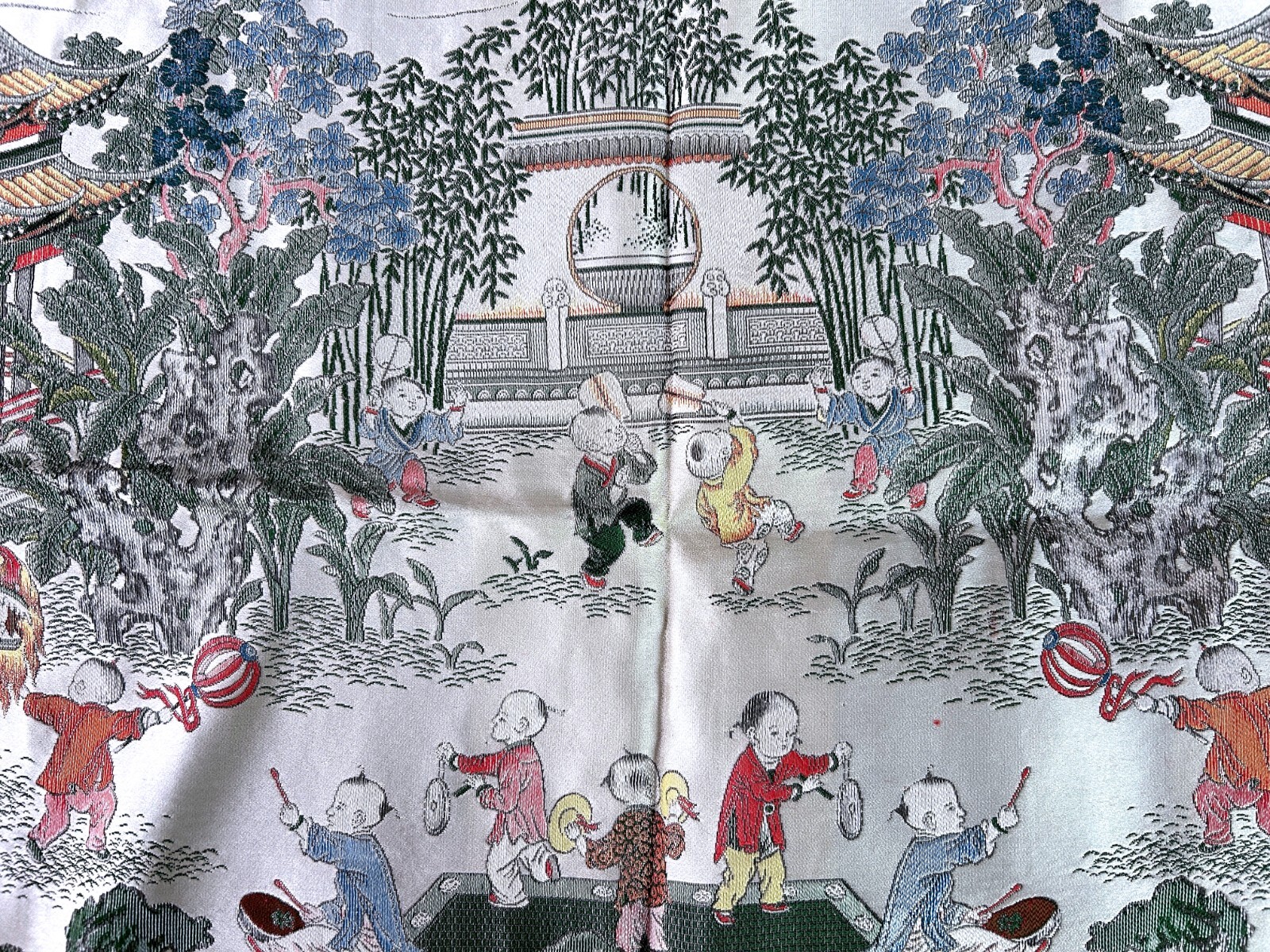VINTAGE “BROCADED FLOWERS” CHINESE SILK TAPESTRY TABLECLOTH/WALL HANGING 56″x38″