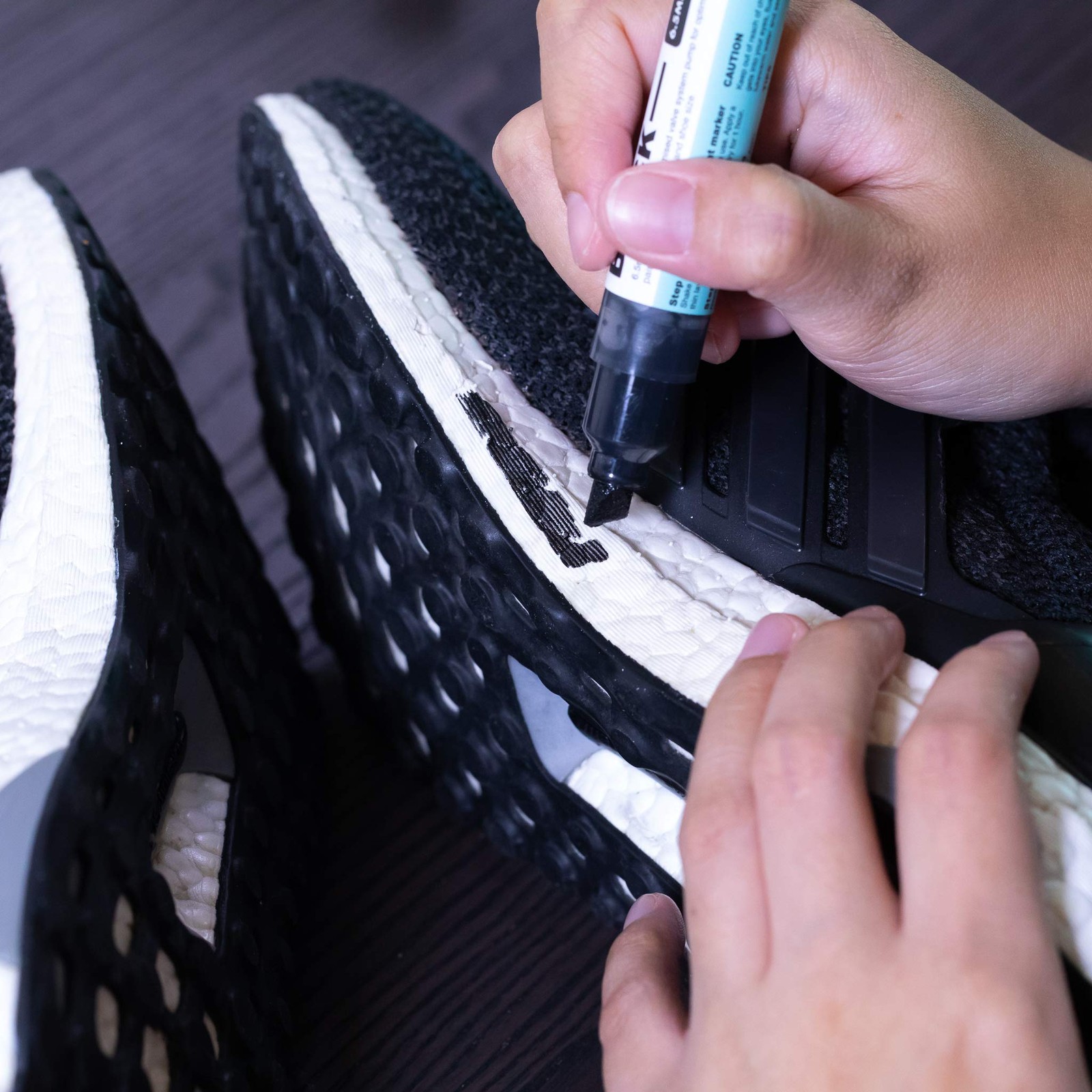 Black Dye Acrylic Midsole Marker – Permanent Shoe Paint Pen for Customization