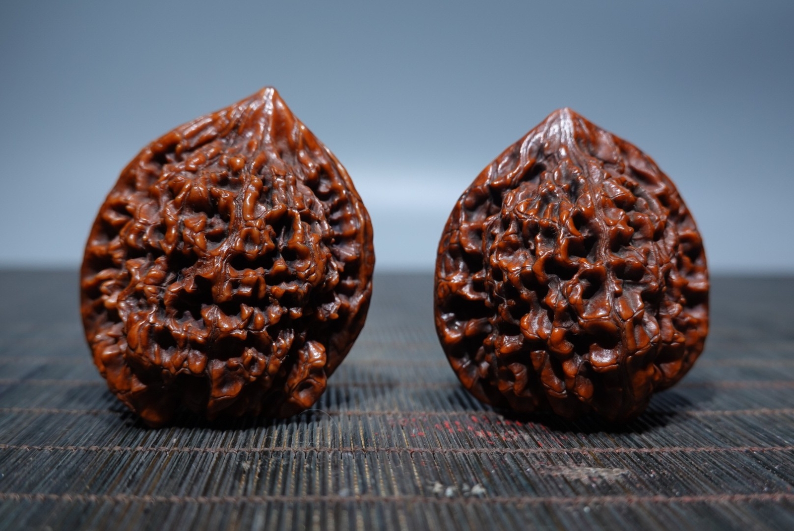 Pair of Match Chinese WenWan Walnut Hand Massage 40×40×40mm 文玩核桃 2067