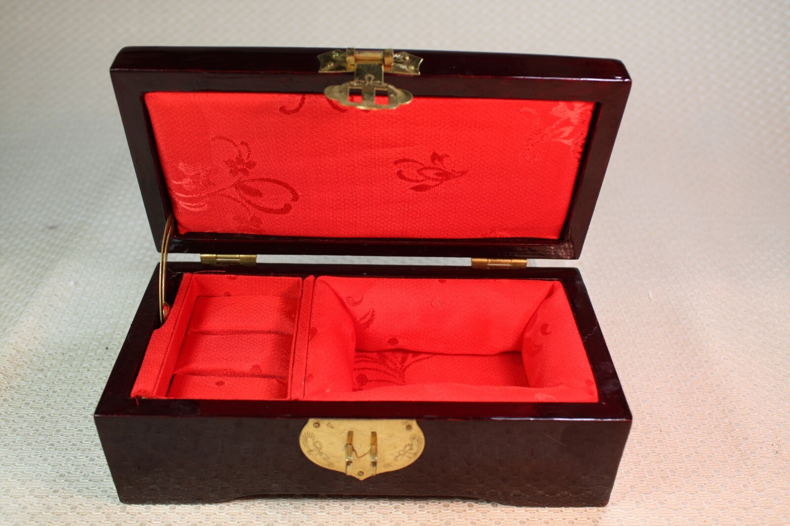 Vtg Chinese Lacquered Carved Cork Diorama in Lid Jewelry Trinket Box with Lock