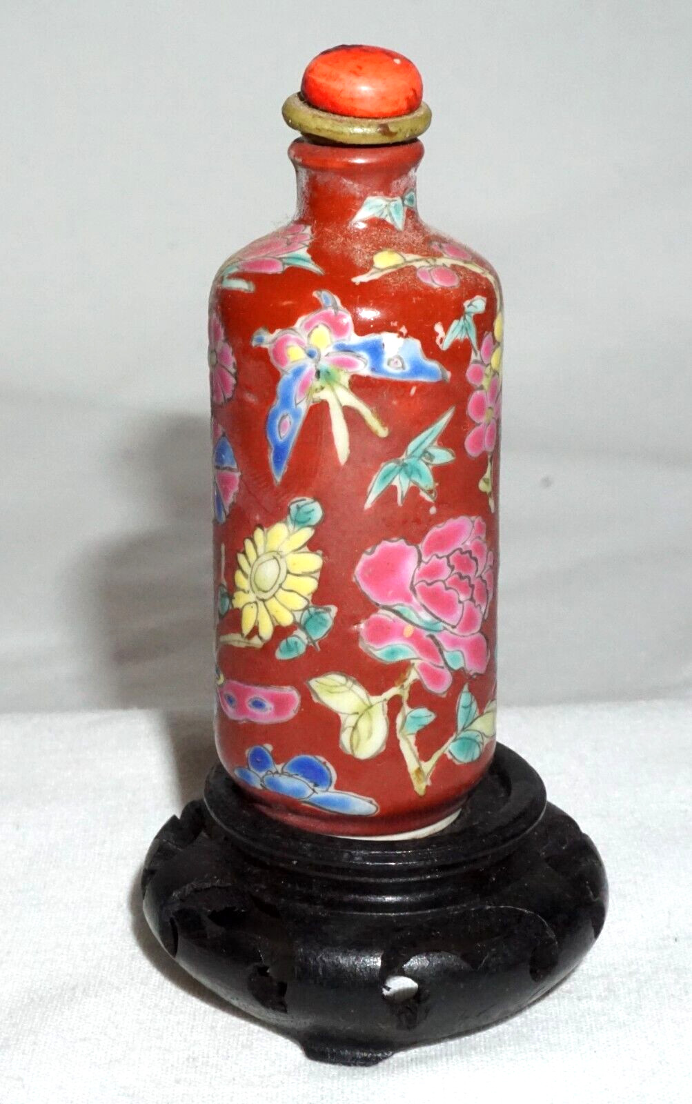 Antique Chinese Red Glaze Porcelain Snuff Bottle w. Floral Motif Qianlong (LLA)