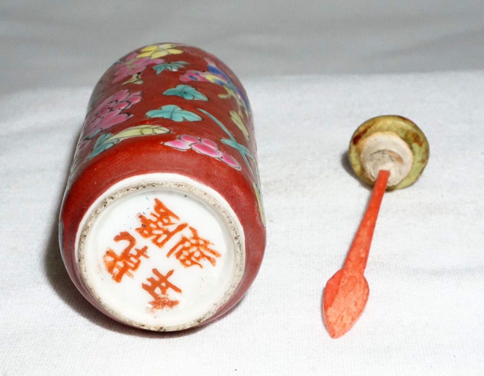 Antique Chinese Red Glaze Porcelain Snuff Bottle w. Floral Motif Qianlong (LLA)