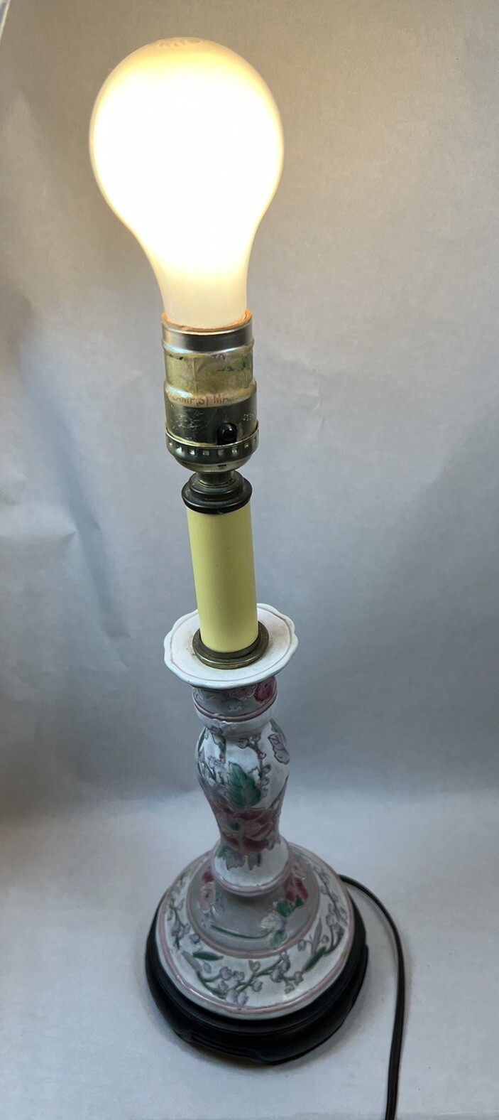 Vtg Chinese Famille Rose Porcelain Thin Lamp Roses Floral Textured Wood Base