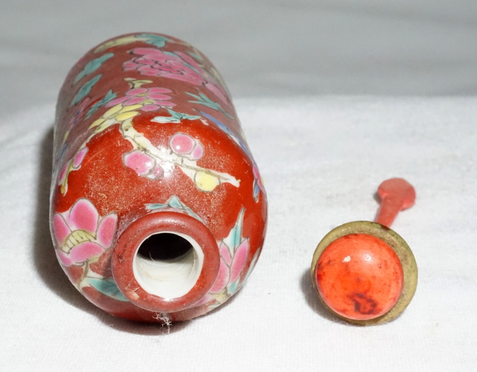 Antique Chinese Red Glaze Porcelain Snuff Bottle w. Floral Motif Qianlong (LLA)