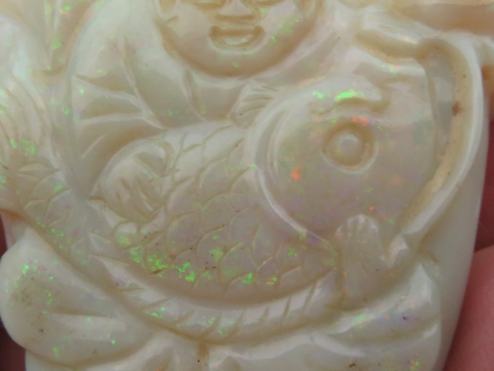 Antique Qing Dynasty Chinese carved Australian opal 105,5 Ct. SNUFF BOTTLE