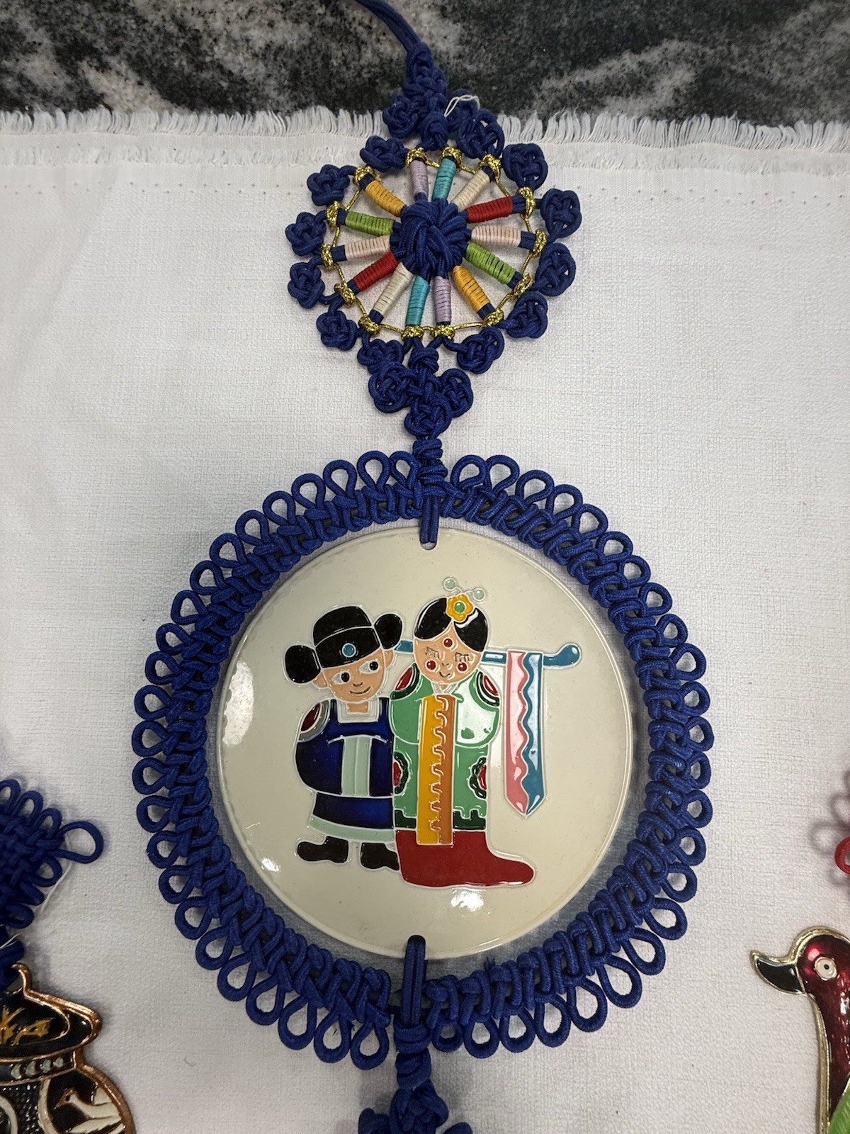 3 CHINESE LUCKY KNOTS WALL HANGING WITH SILK CORD, TASSEL METAL/TIN Duck Crane
