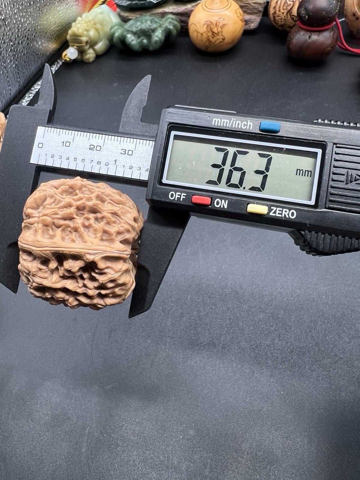 Pair of Match Chinese Health Walnut 36×39×36mm 精配文玩核桃～全品闷墩
