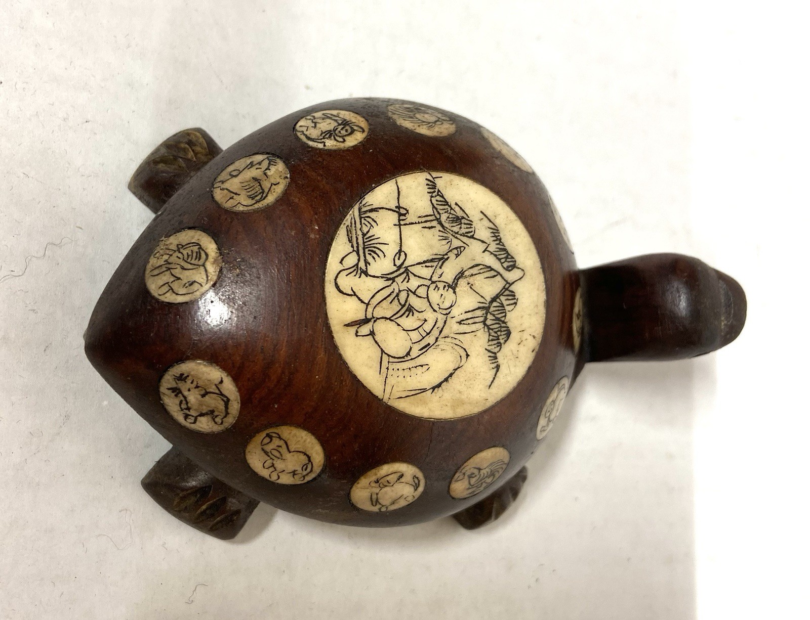 VTG CARVED WOOD TURTLE OPENS TO COMPASS WITH INLAID CHINESE ZODIAC SIGNS
