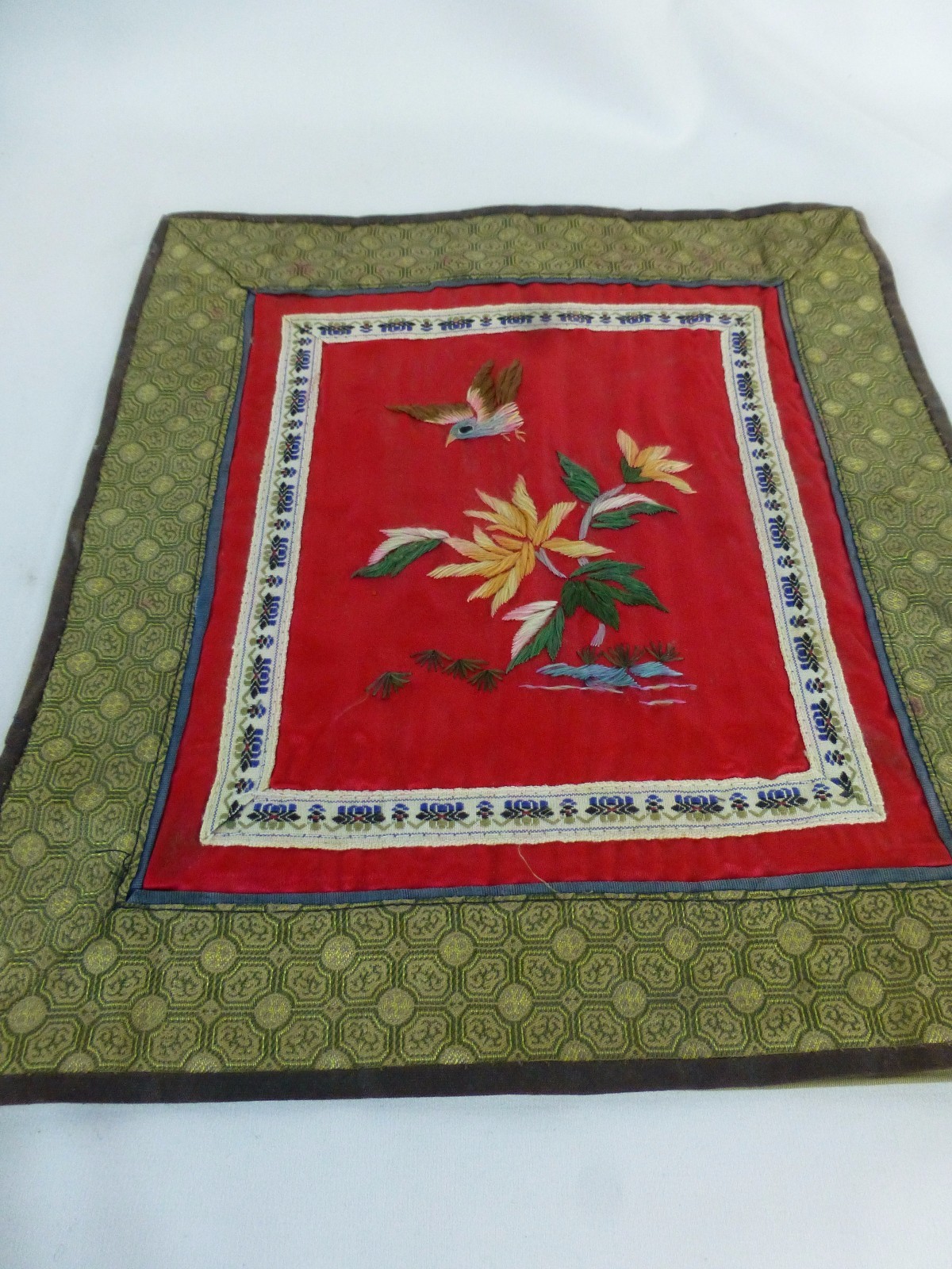 Vintage /Antique Chinese Embroidery unframed textile [Y8-W7-A8]