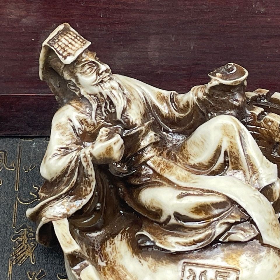 Resin Carved Ashtray Home Decor Collectible Display Creative Gift