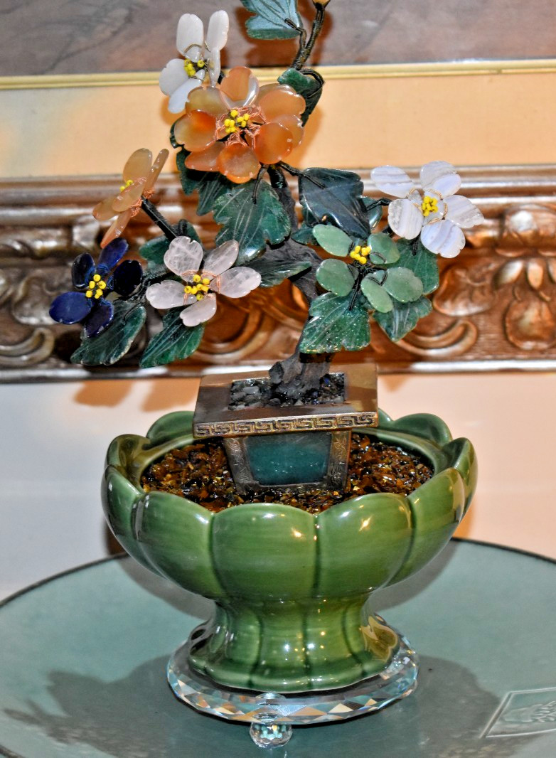 12″ VINTAGE BONSAI PEKING JADE TREE IN BRASS & JADE BOWL CUT GLASS STAND