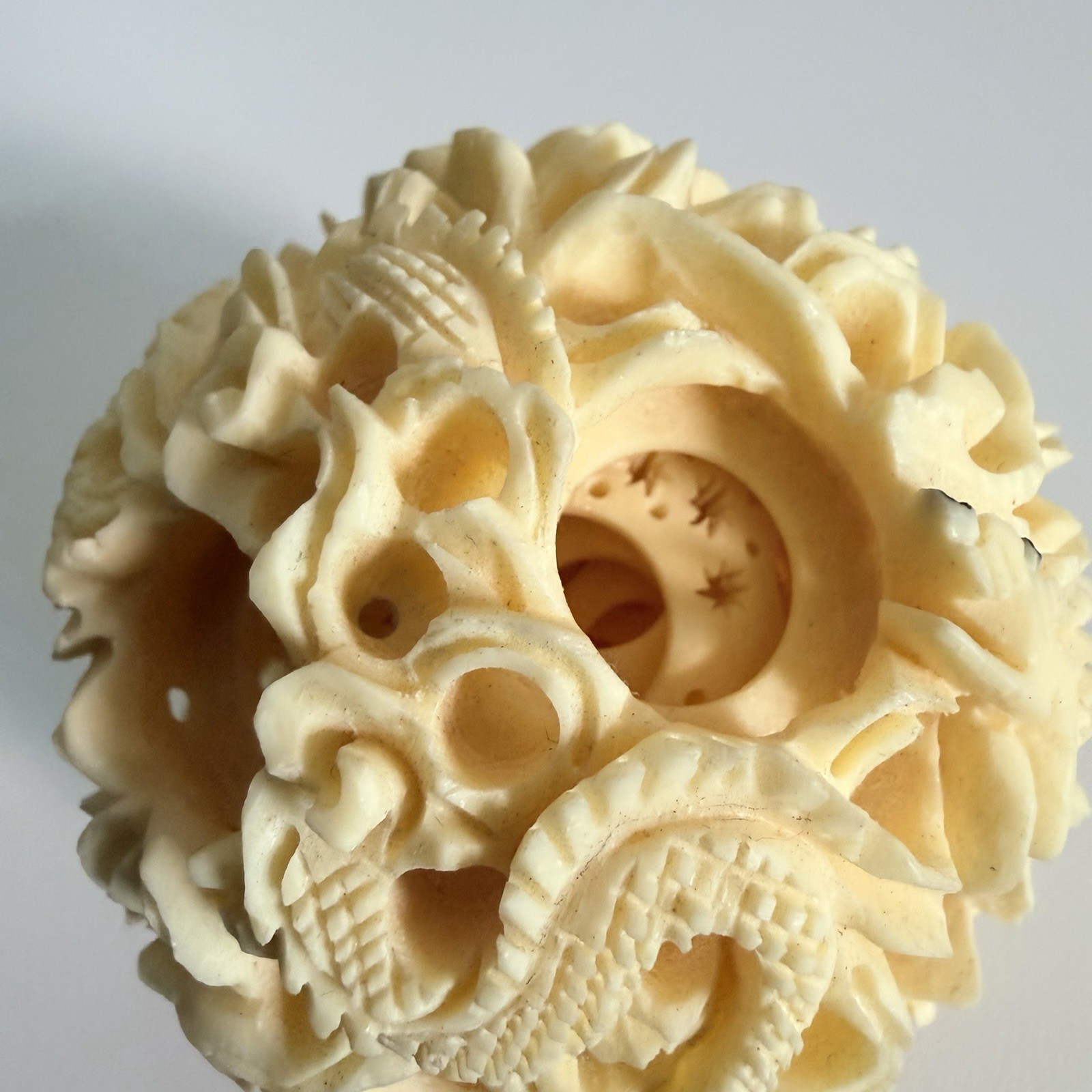 Vintage Hand‑Carved Puzzle Ball Sphere – Intricate Asian Décor 8 Layer Dragon