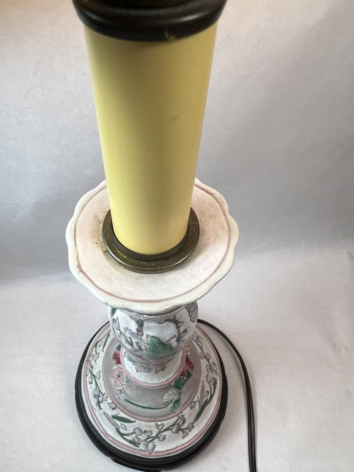 Vtg Chinese Famille Rose Porcelain Thin Lamp Roses Floral Textured Wood Base