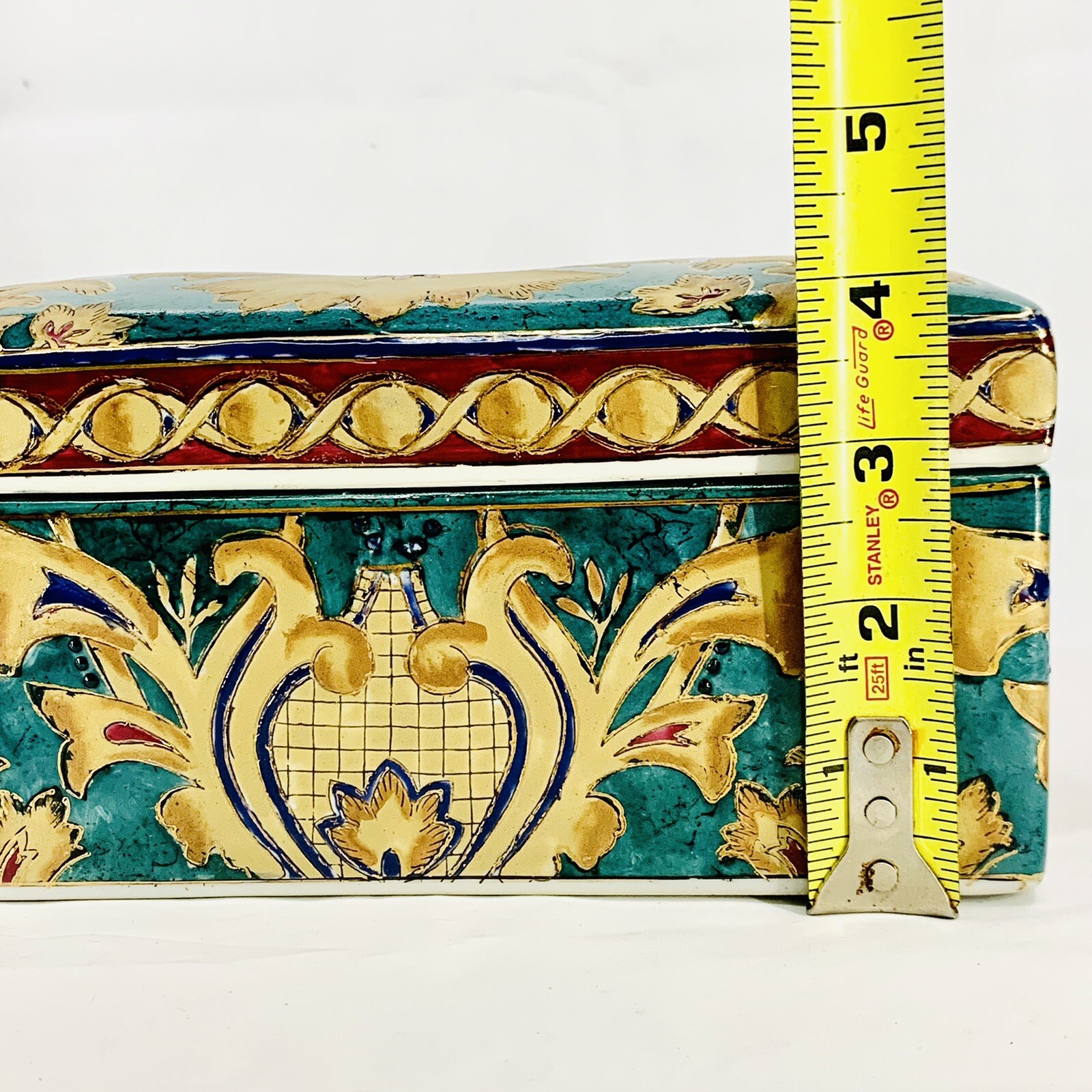 Oriental Accent ceramic box No chips or cracks Asian Art design Gold Inlay