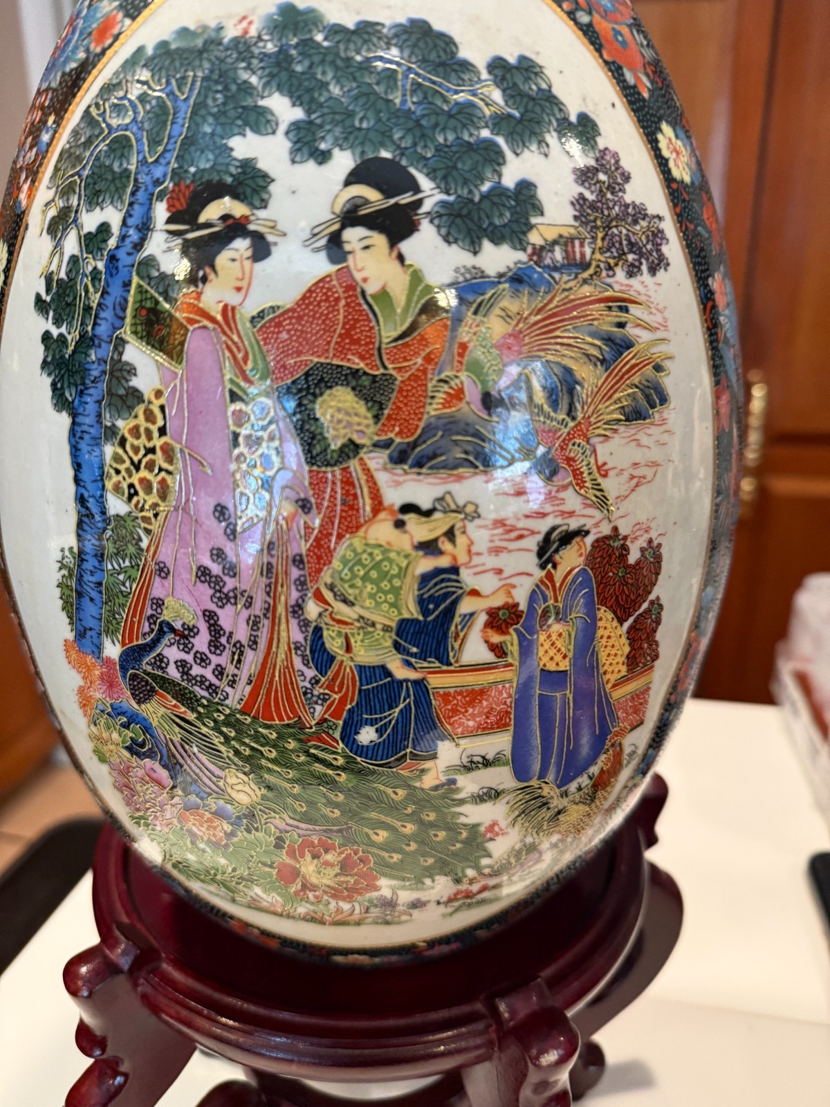 Hand Painted Geisha Girls Large 14″ Porcelain SATSUMA Egg w Stand Made in China