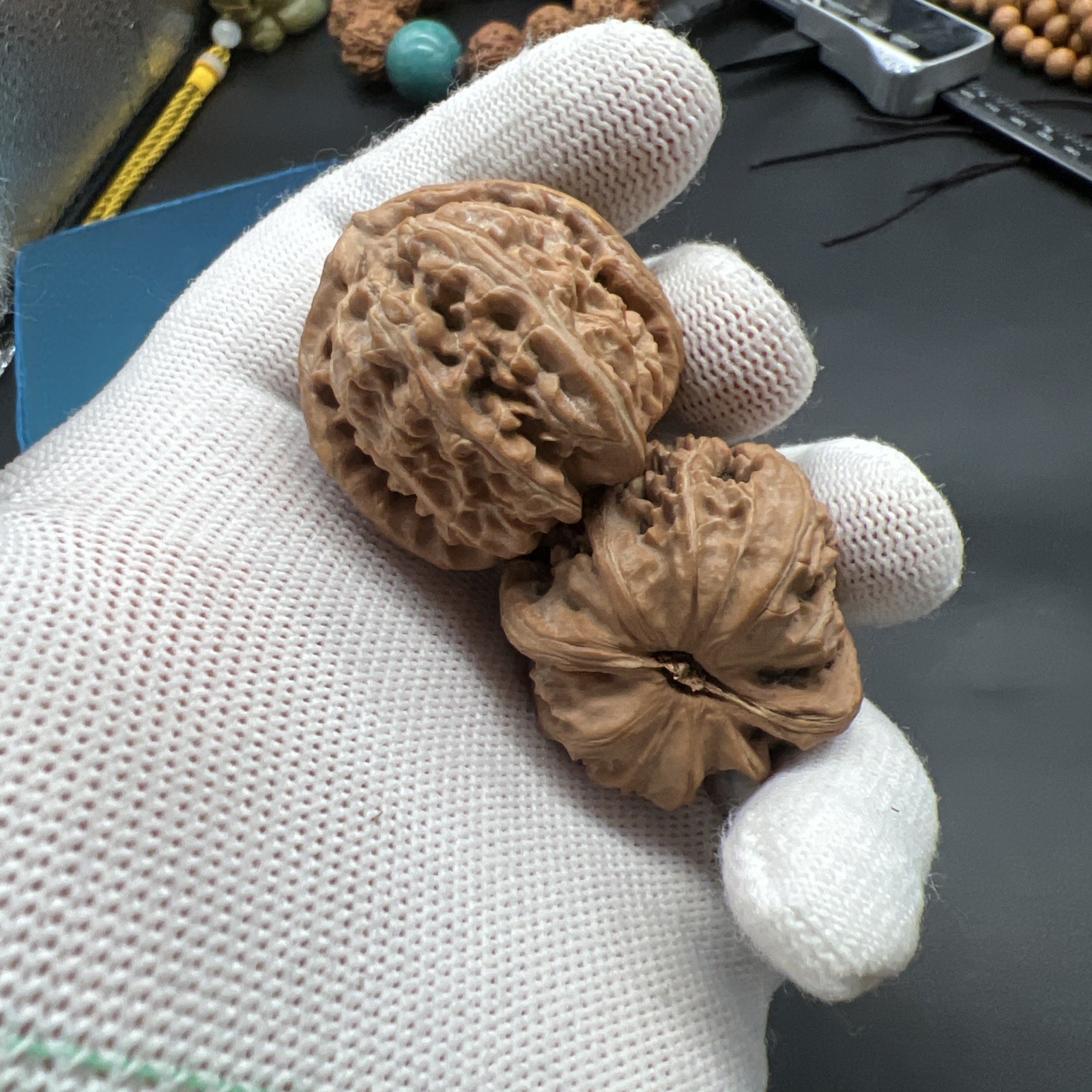 Pair of Match Chinese Health Walnut 36×36.×32mm 精配文玩核桃 ～白狮子狮子头