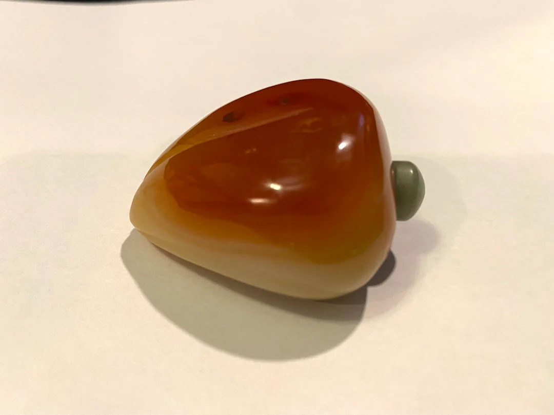 Peach Form Carnelian Snuff Bottle
