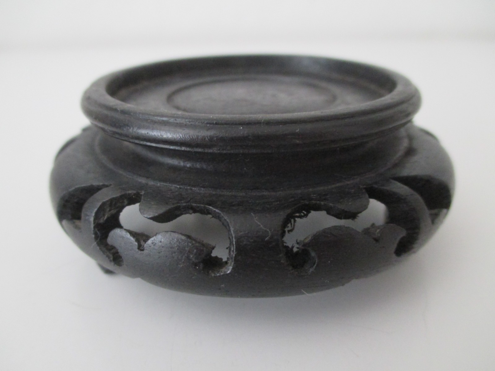 Chinese Black Hand Carved 4″ Footed Wooden Stand for 3.25″ Dia Base Vtg AZB