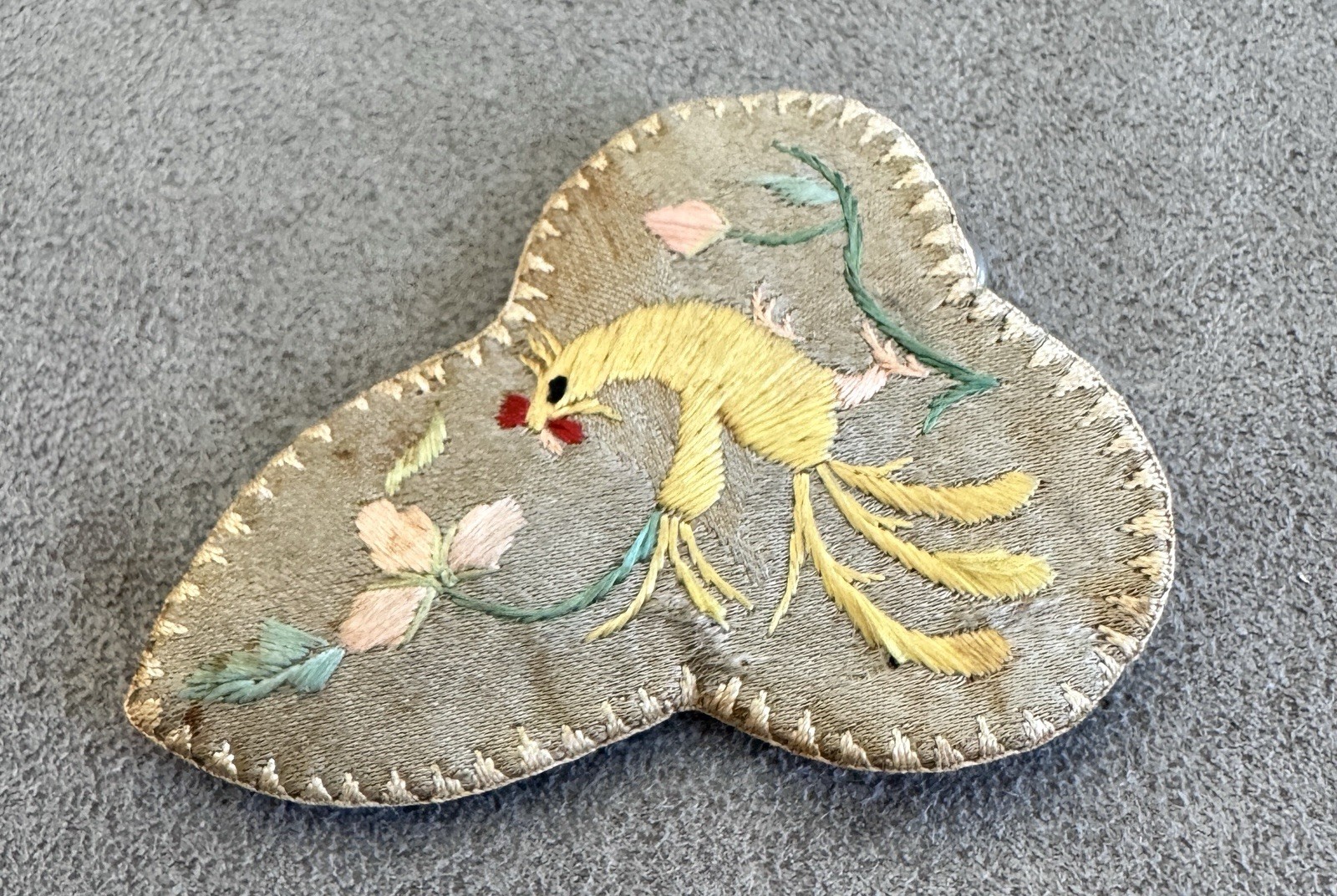 Antique Small EMBROIDERY Sewing SCISSORS in Hand-Embroidered SILK CASE 2″ China