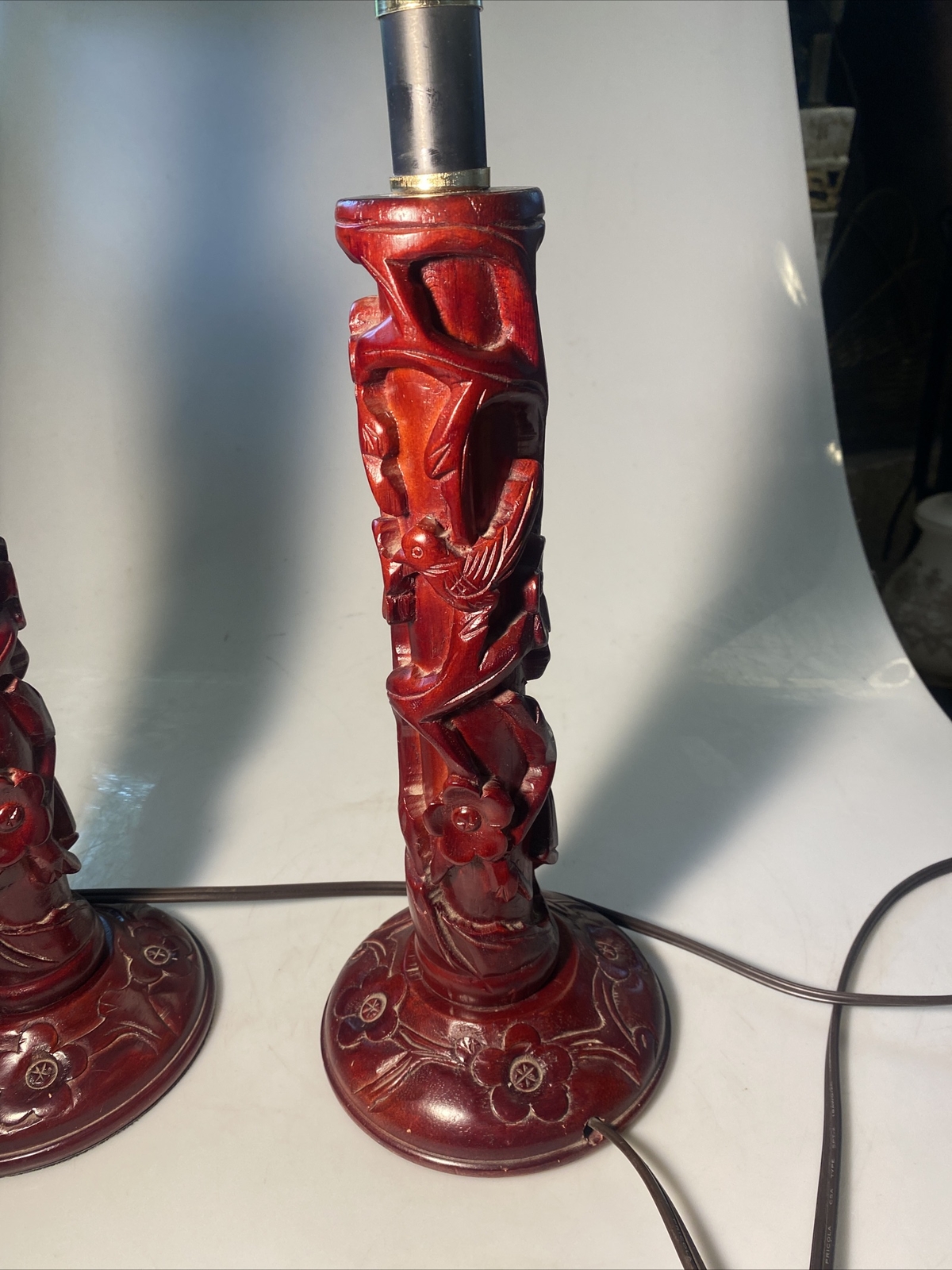 2 Vintage Yi Lin Arts And Treasures Of China Carved Bird / Flowers Table Lamps