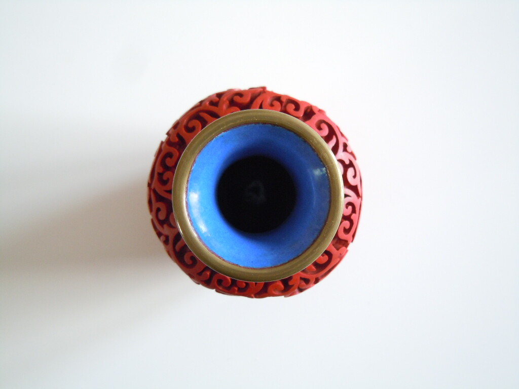 Red Lacquered Carved Vase Asiatika China Small 113.9 G / 10.5 X 6.0 Cm