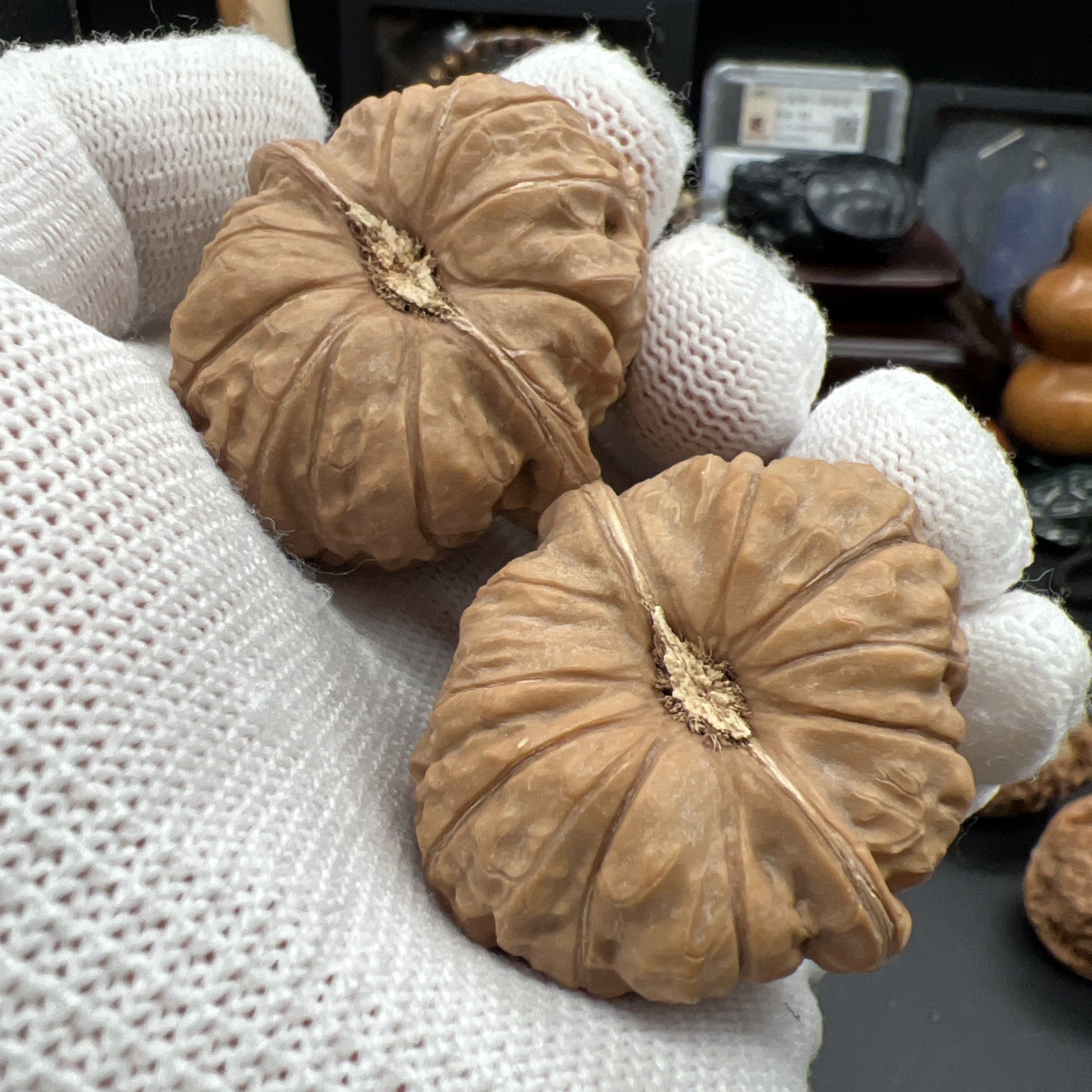 Pair of Match Chinese Health Walnut Collection40×42.5×36mm 精配文玩核桃 ～全品元宝大凹底南瓜🎃墩