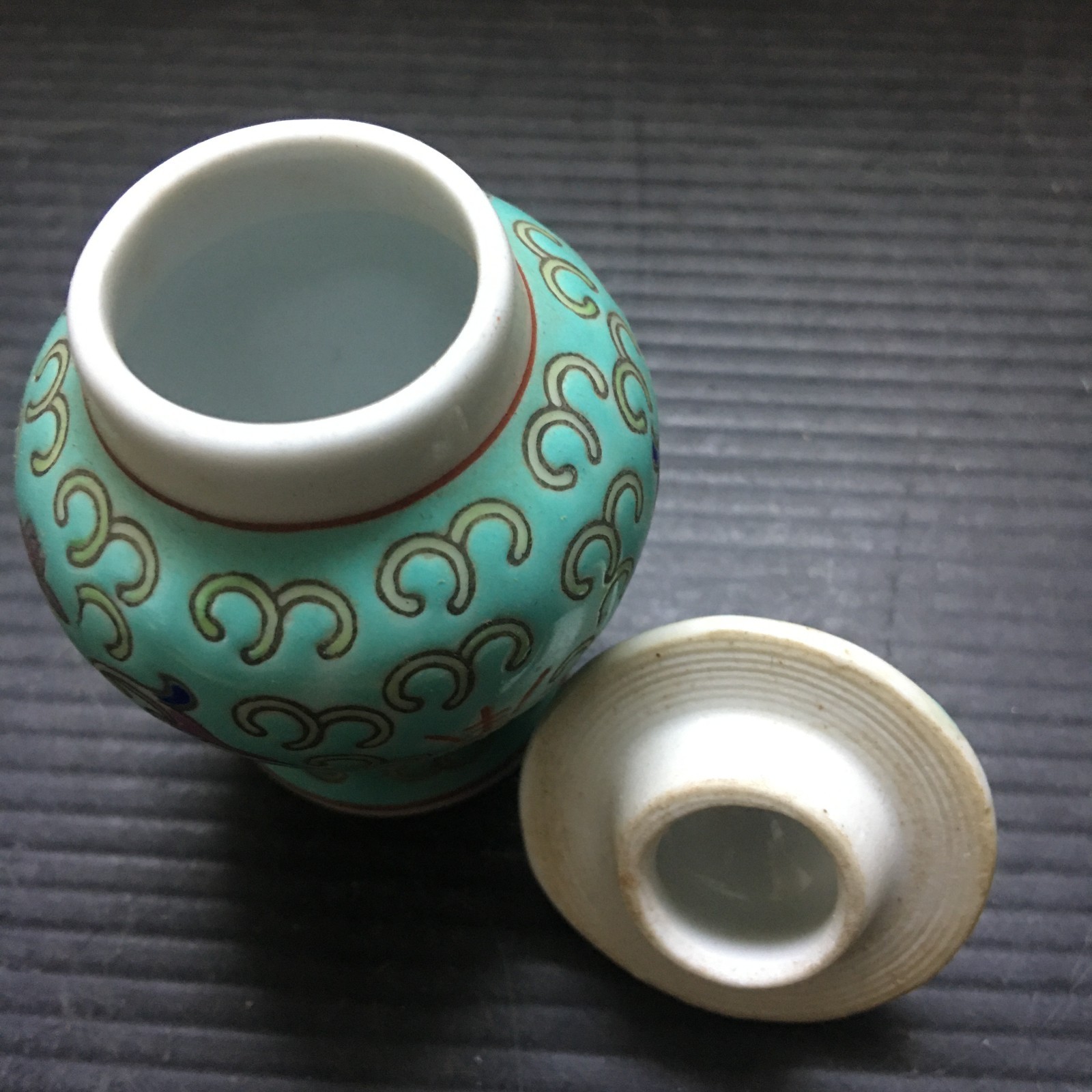 Vintage 1950s Chinese Turquoise Famille Rose Porcelain Ginger Jar w/ Lid 3.25″H
