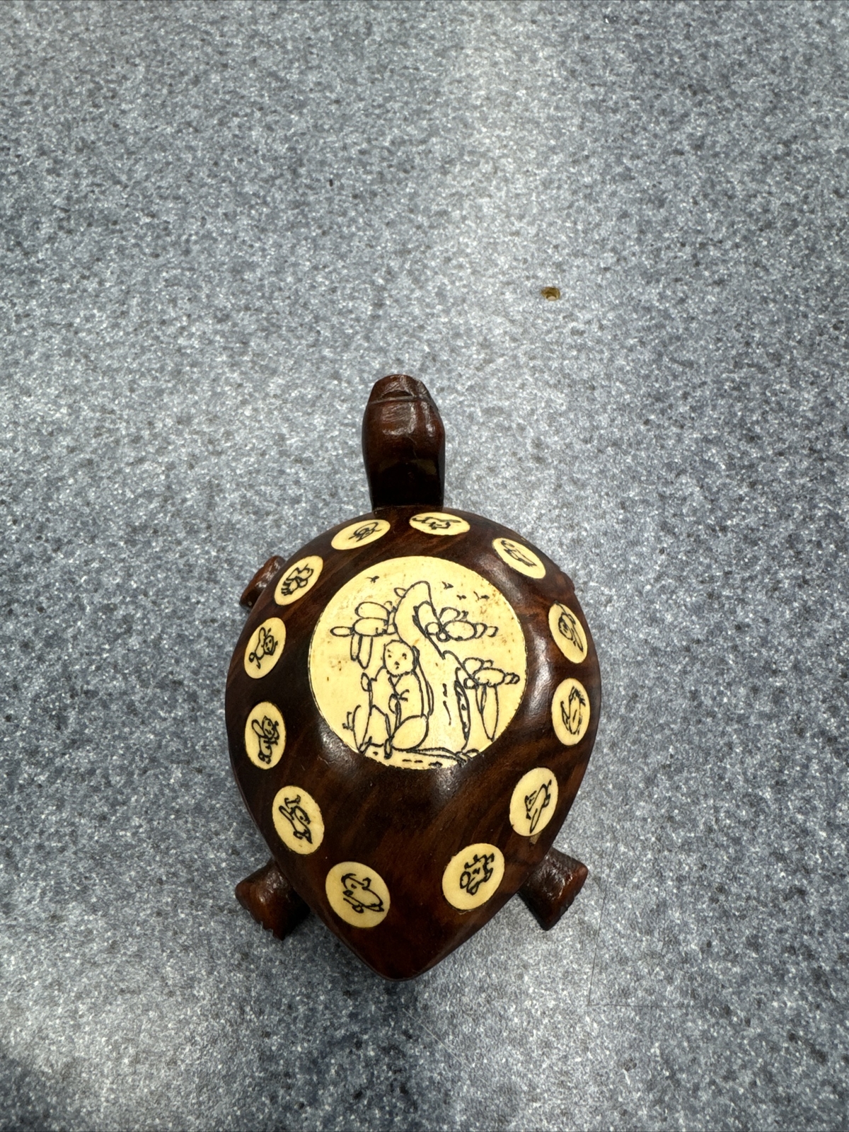 VINTAGE CARVED WOOD TURTLE OPENS TO COMPASS WITH INLAID CHINESE ZODIAC SIGNS