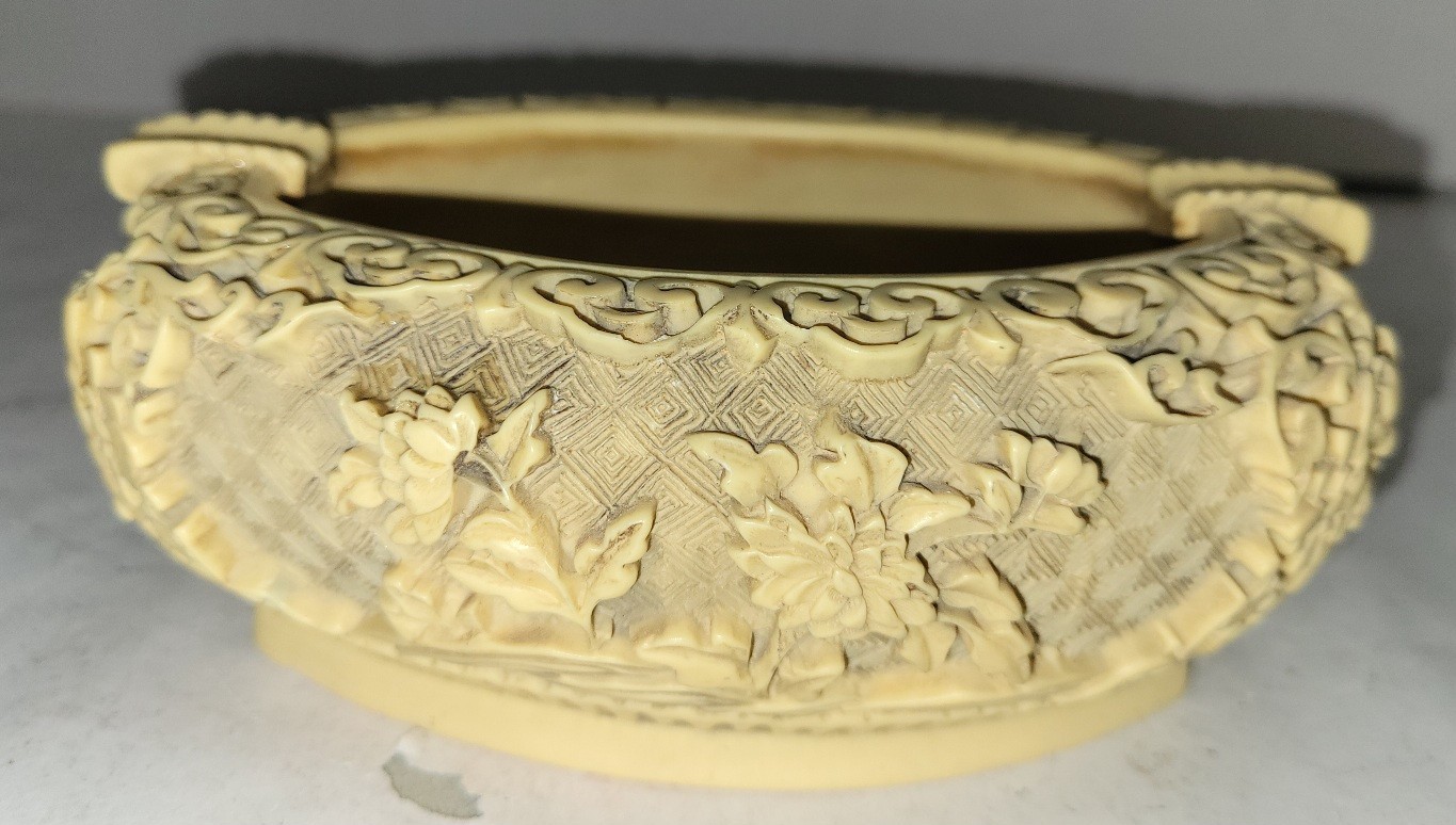 Vintage Chinese Carved Floral & Scrolled Ivory Color Cinnabar Ashtray Heavy