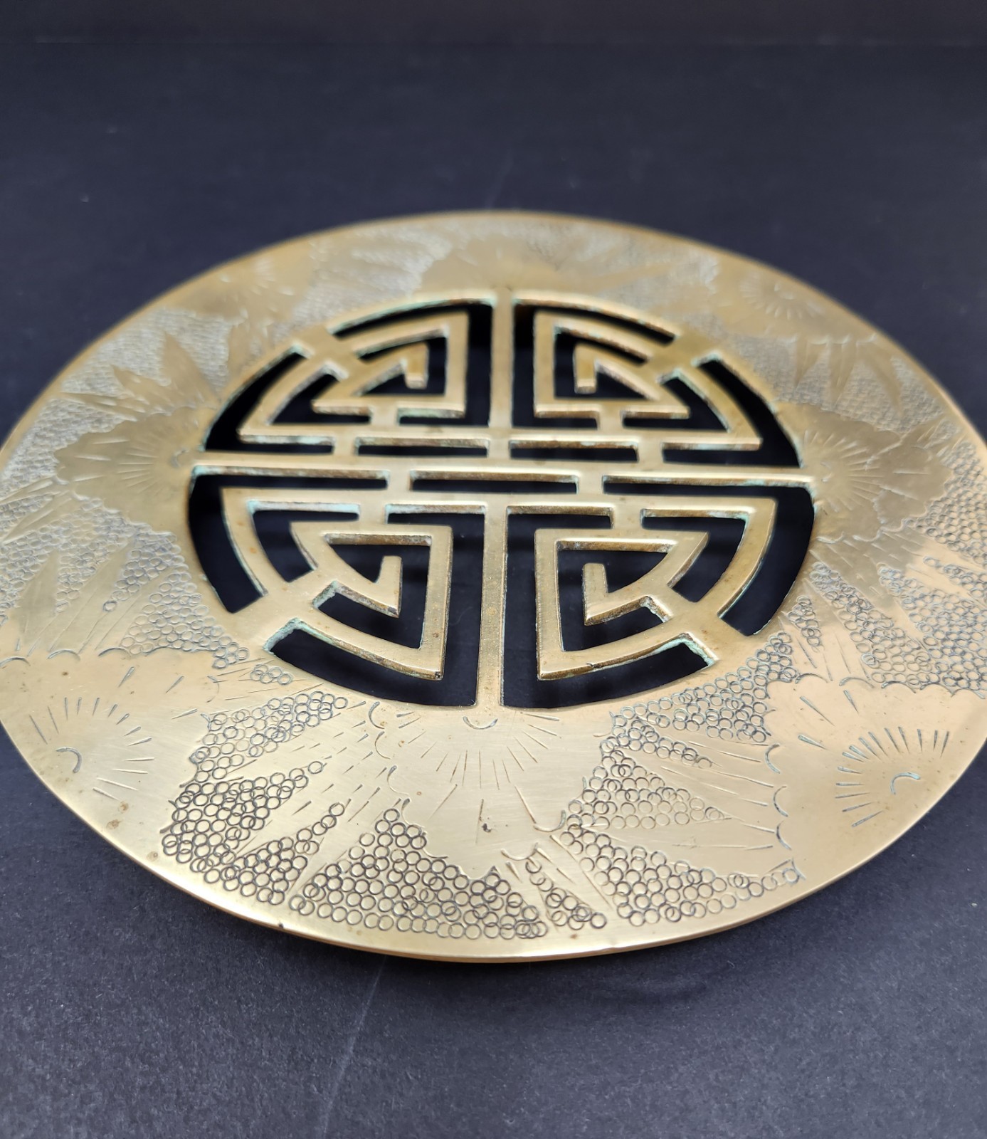 MCM 7.5″ Etched Teapot Trivet Plant Stand Vtg Asia Symbol Floral Brass Hong Kong