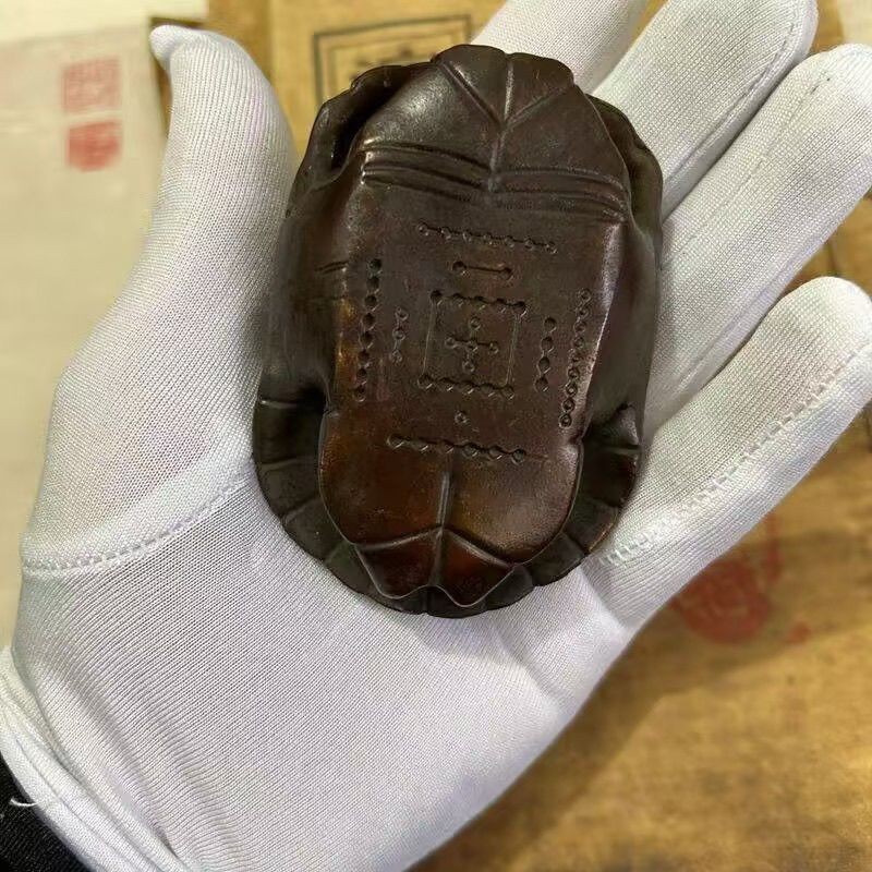 Vintage Copper Alloy Turtle Shell Hand Piece Fortune Desktop Ornament (Aged)