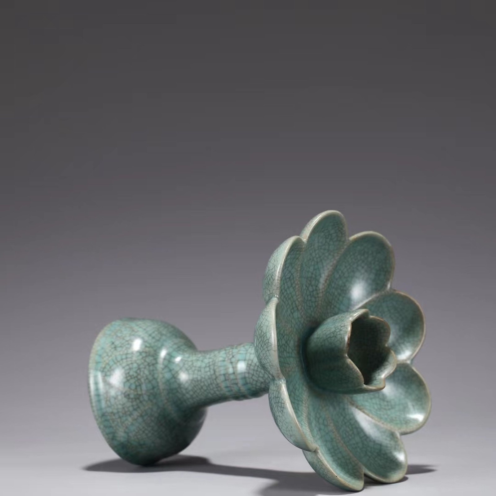 A Ru Kiln Lamp Holder. Comes with a box