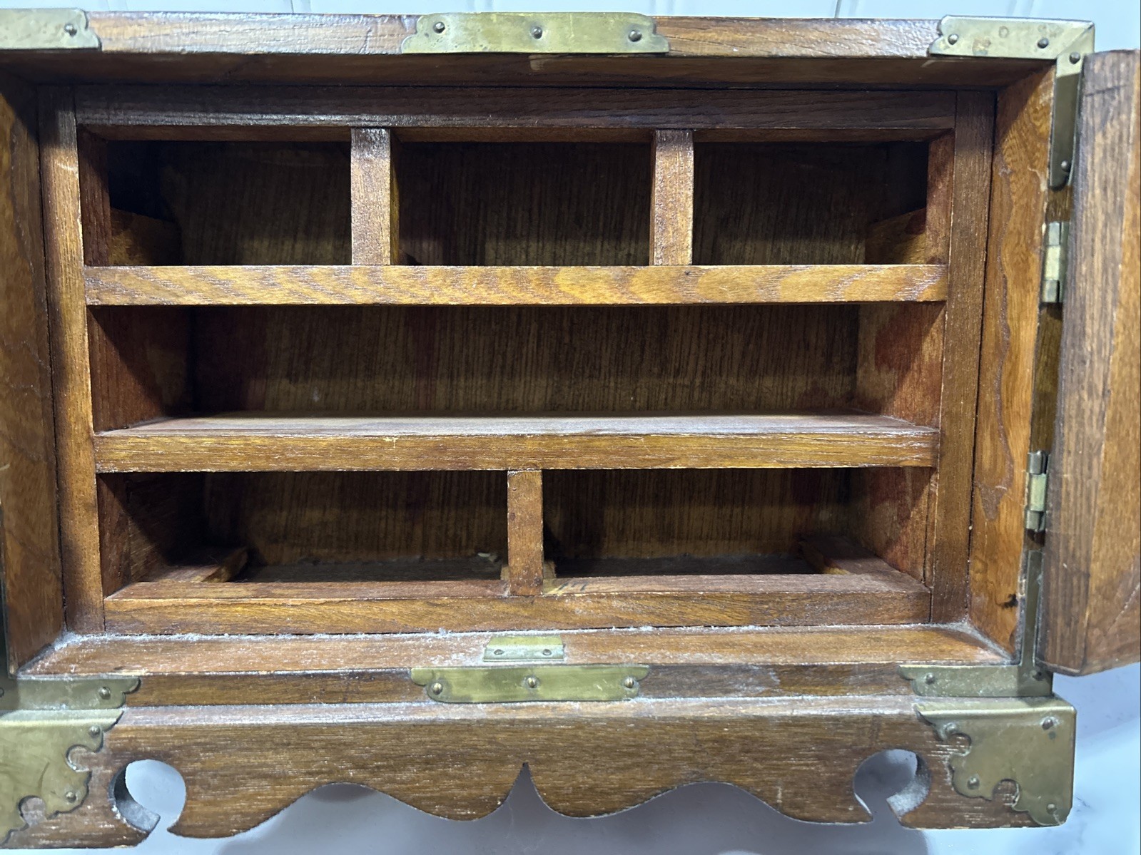 VTG CHINESE ASIAN WOOD & BRASS JEWELRY BOX CHEST 2 TURTLE WOOD DOORS & 6 DRAWERS