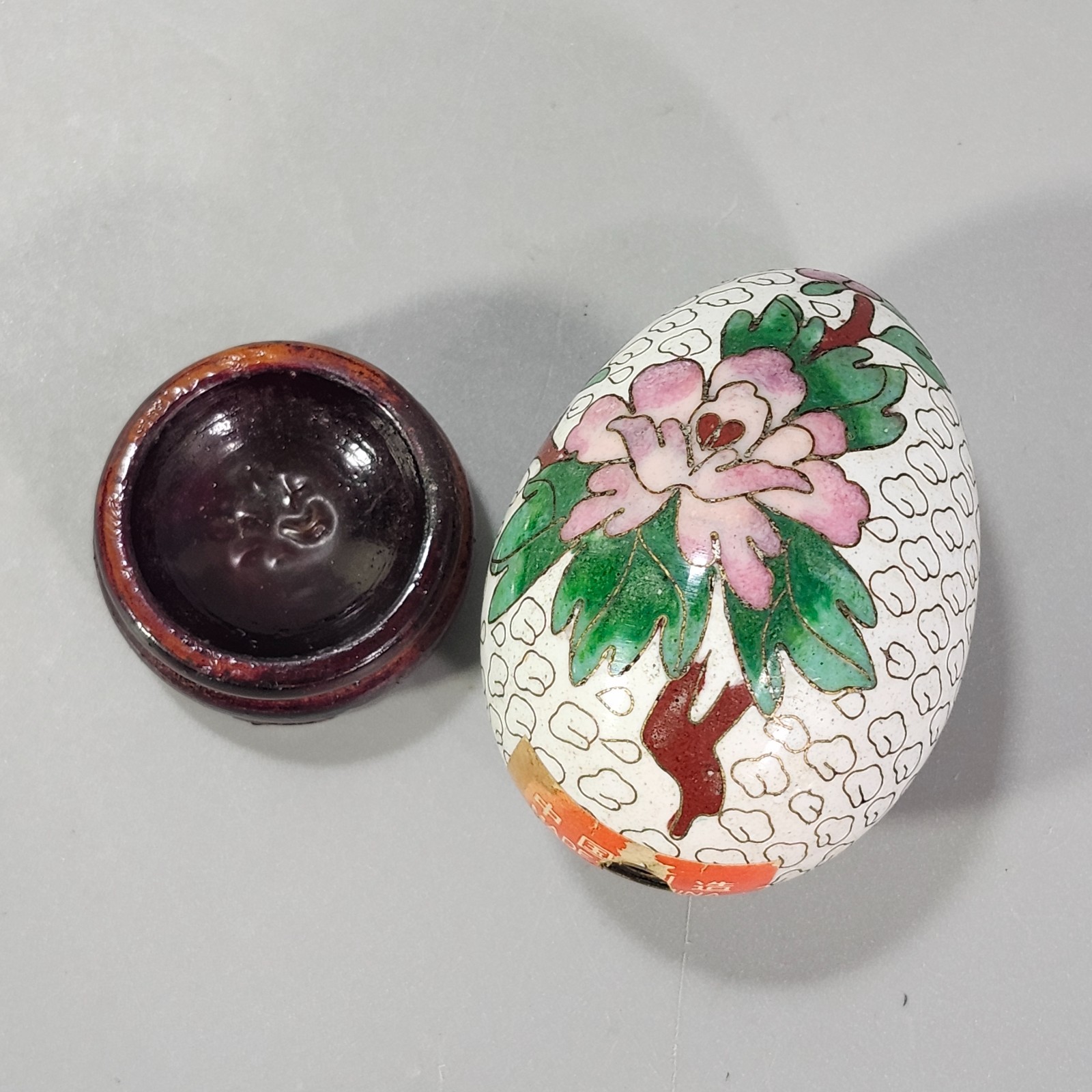 Asian Decor Chinese Cloisonne Egg on Stand 3” White with Cloud and Floral Art