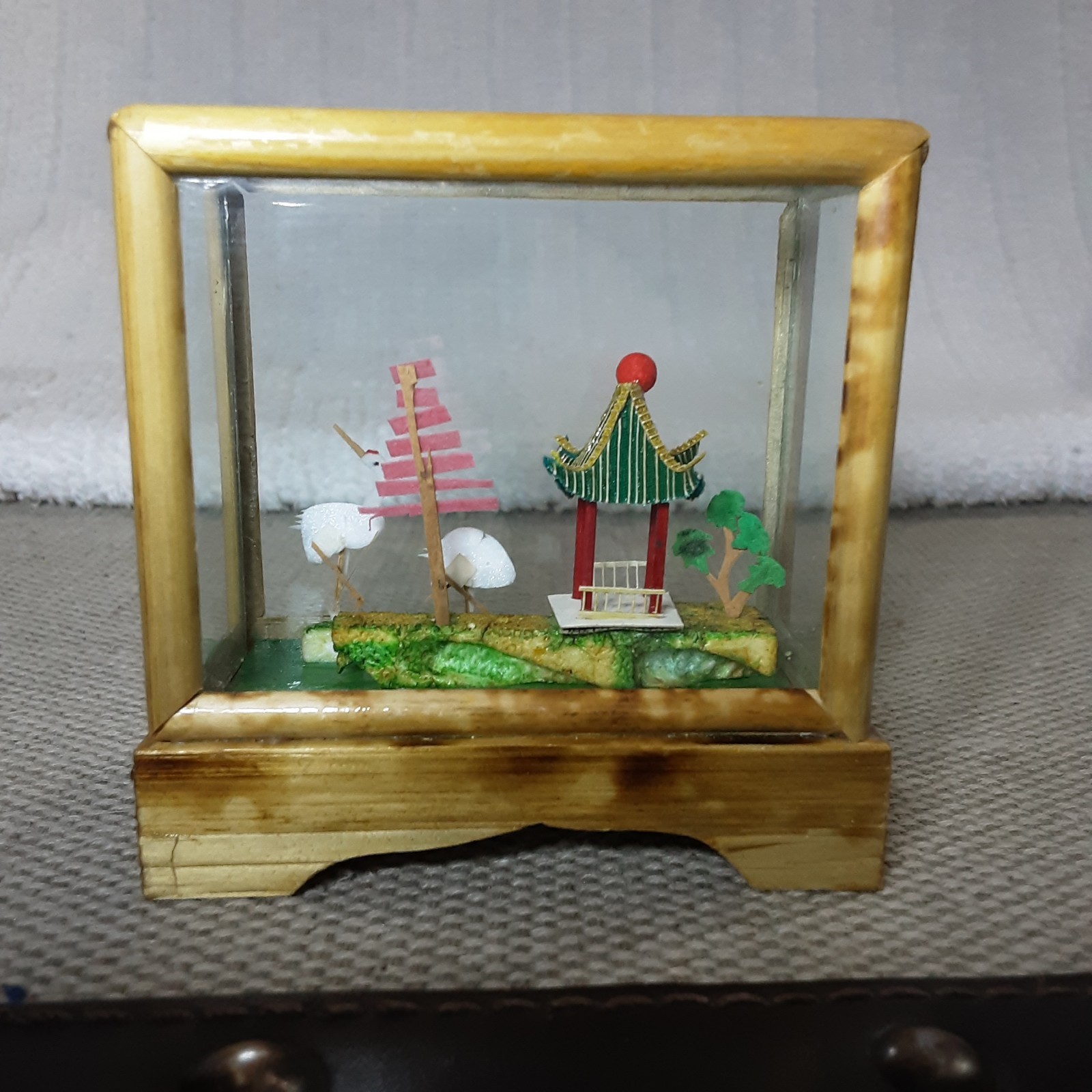 Vintage-3.25″ Chinese Diorama Box Glass & Natural Wood Miniature Scene (Item 18)
