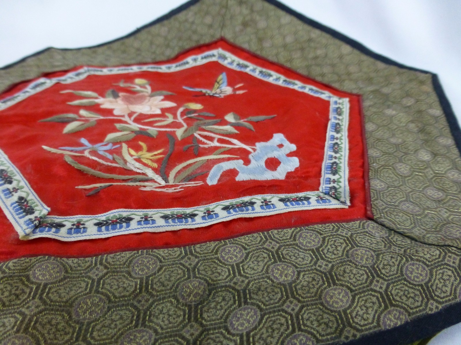 Vintage /Antique Chinese Embroidery unframed textile [Y8-W7-A8]