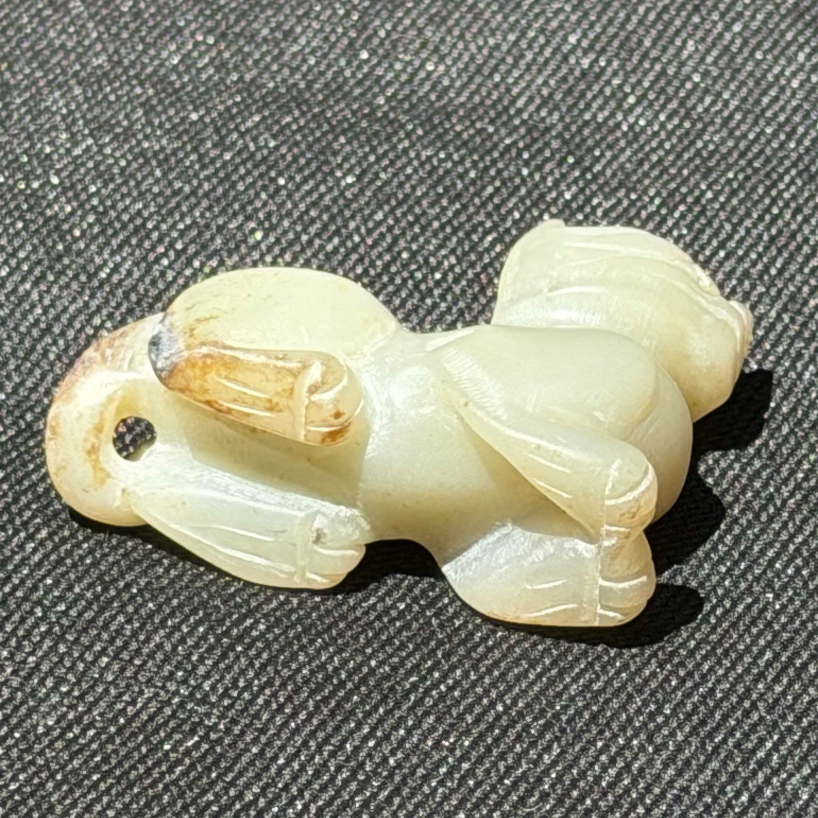 Vtg Chinese Celadon Jade Foo Dog Pendant w Russet 33.9g (AHB)