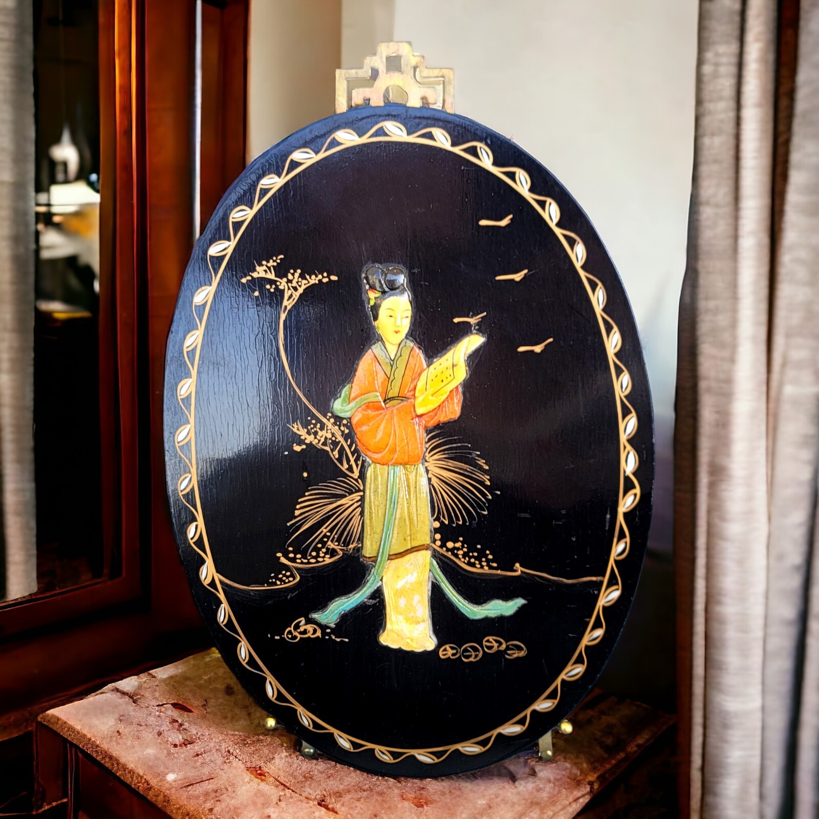 Vintage Chinoiserie Asian Mother of Pearl Inlay Black Lacquer Oval Wall Plaque