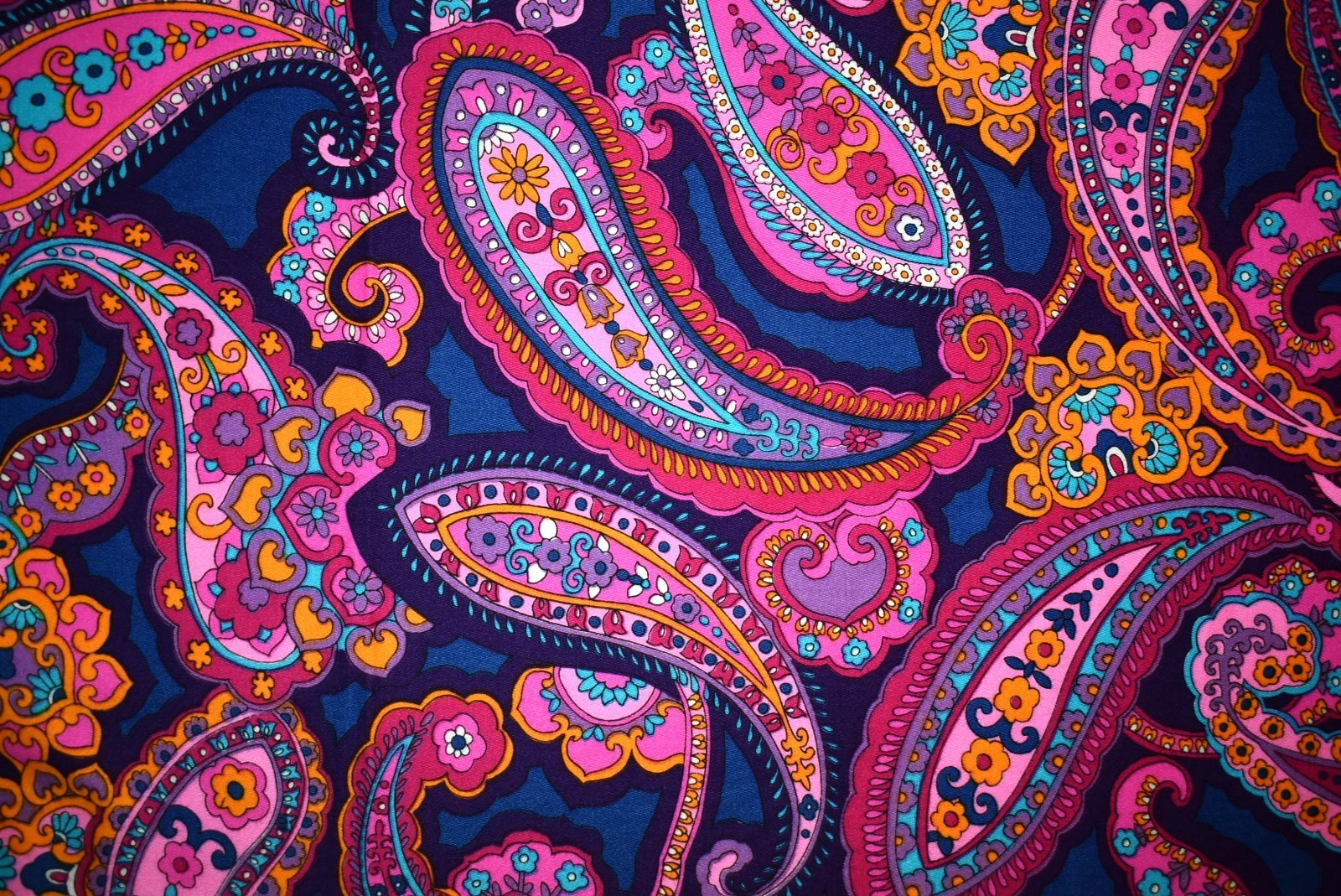 Vintage Vibrant Brushed Cotton Paisley Fabric 2 Yards 2″ x 44″ Wide Psychedelic