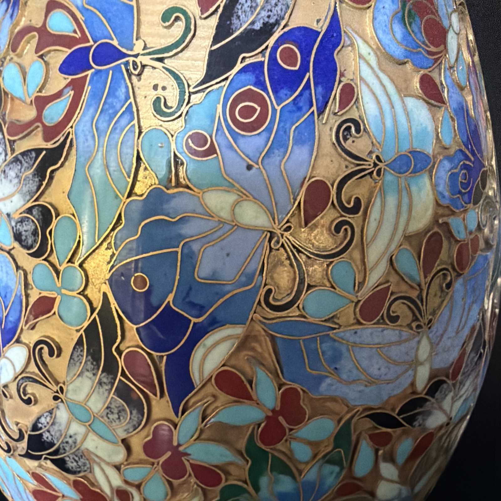 Large Chinese Cloisonné Egg Butterflies Floral Motif On Carved Wood Stand 11.5”