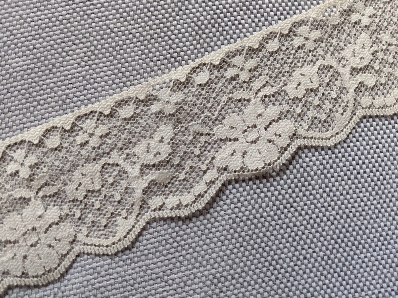 LACE – 2 inches wide – ivory