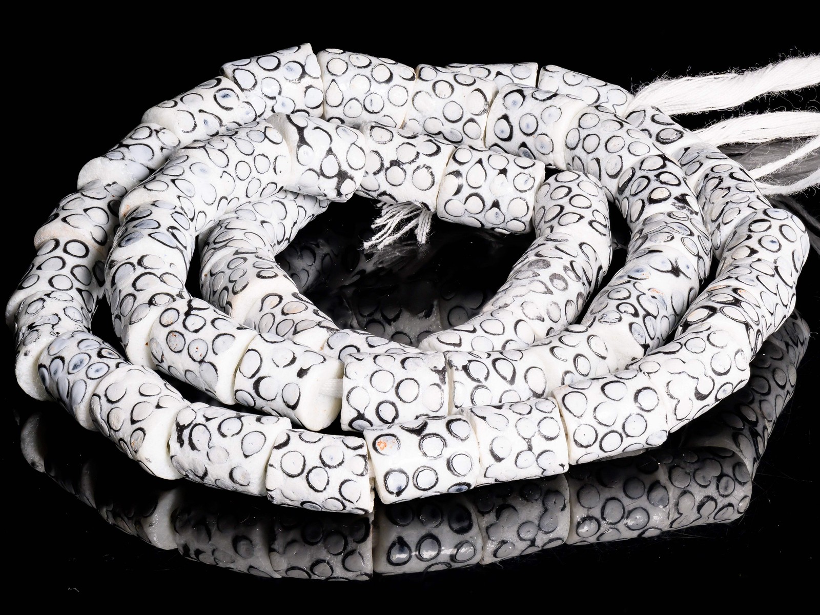 Recycled Glass Beads from Ghana – white / black / grey dot pattern – M00348