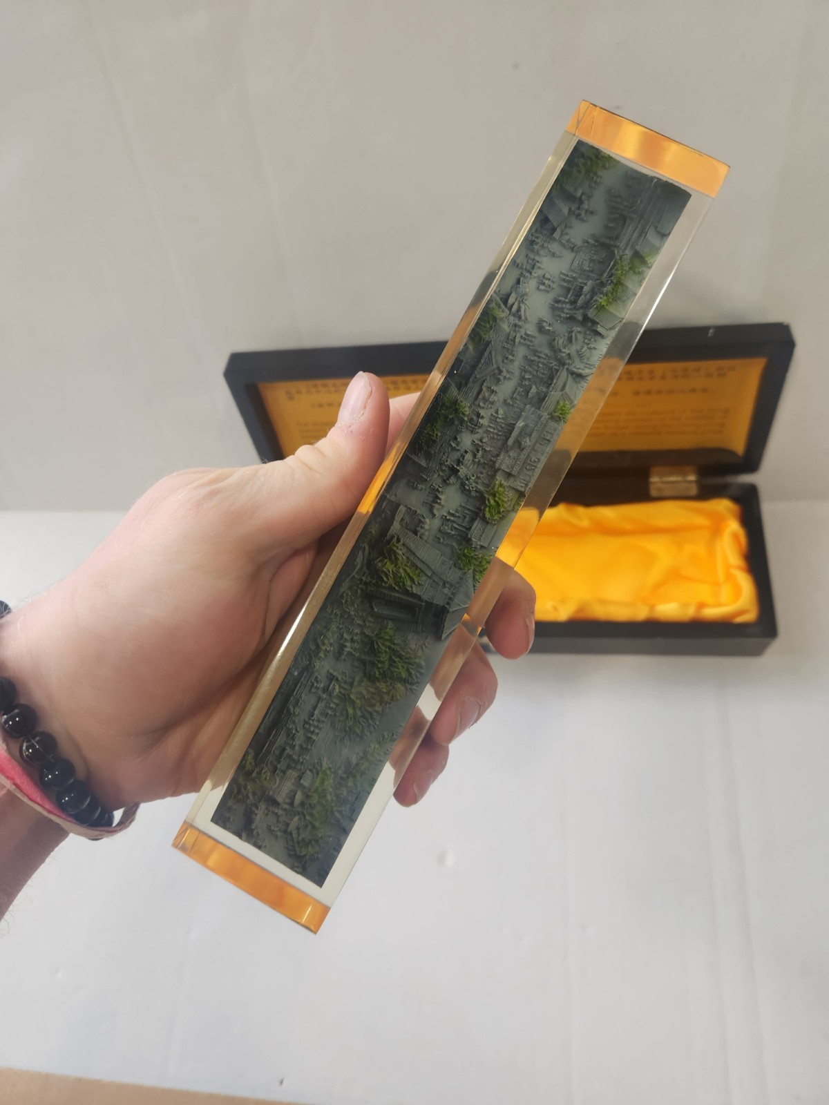 Resin Ching-ming Festival With With Wooden Box